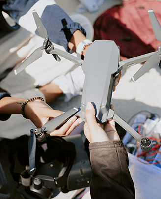 preparando drone para vuelo en saltillo con drone